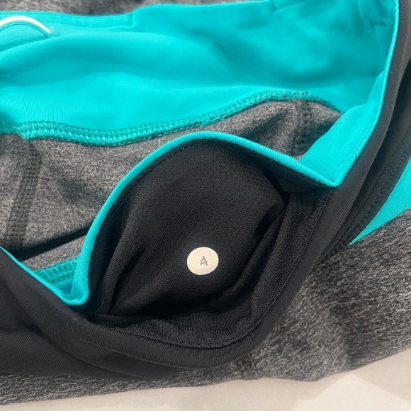 Lululemon Cropped Heathered Gray and Black with Teal Waistband EUC - Picture 7 of 7